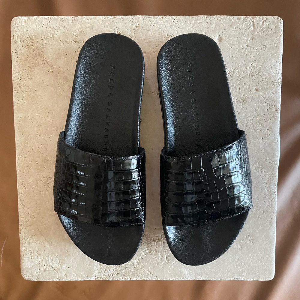 NWOT FRĒDA SALVADOR Lea Sport Slide in Black Embossed Croc - Picture 5 of 6